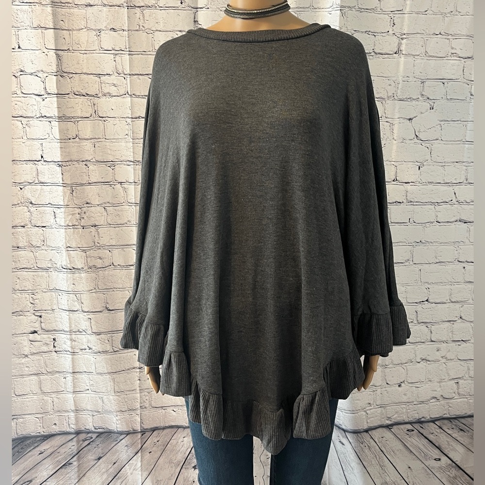 NWOT Zenana Outfitters Poncho
